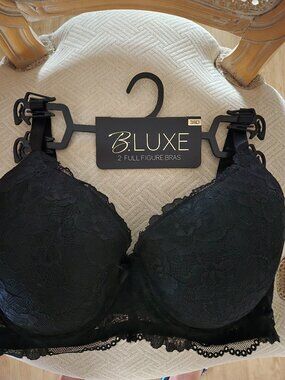 NWT Bluxe black lacy bra